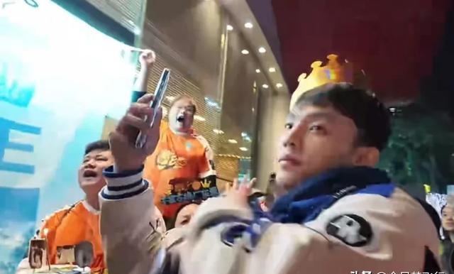 广发体育app官网-一场篮球比赛引发球迷狂热，掀起热潮